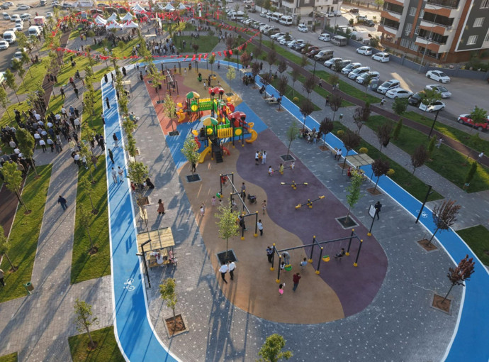 Şehitkamil’in yeşil alanı 200 bin metrekareye ulaşıyor! 14 park yenilendi, 6 parkın yapımı sürüyor - Resim : 1