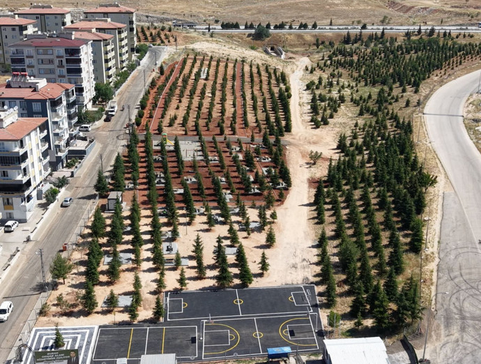 Şehitkamil’in yeşil alanı 200 bin metrekareye ulaşıyor! 14 park yenilendi, 6 parkın yapımı sürüyor - Resim : 2