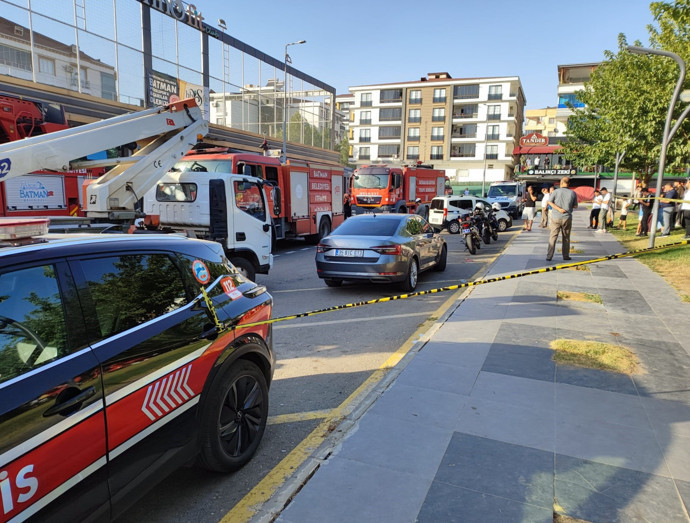 Spor salonunda yangın faciası! 2 kişi hayatını kaybetti, 9 kişi yaralandı - Resim : 1