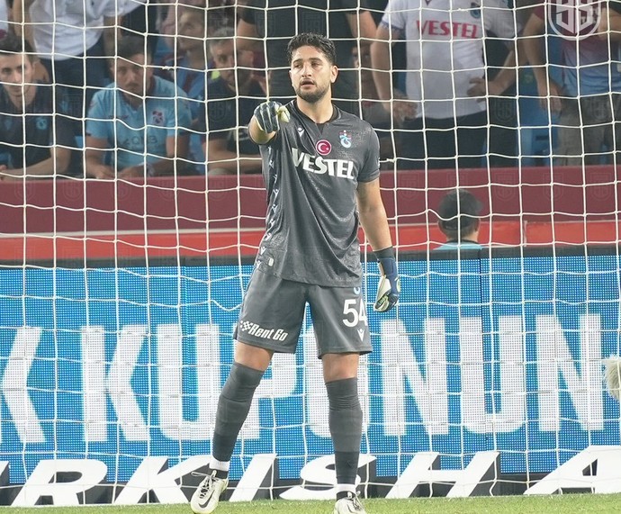 Muslera, Trabzonspor kalecisi Muhammet Taha Tepe'yi tebrik etti! Sosyal medya yıkıldı - Resim : 1