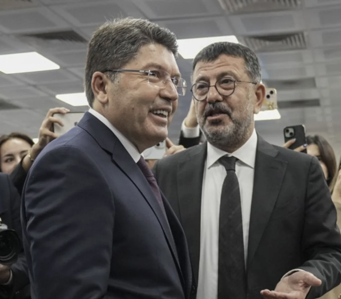 CHP'li Asu Kaya, Bakan Tunç'un konuşmasını böldü! Bakan Tunç'tan tepki: 'Siz kadına şiddetle ilgili ne yaptınız? Şov yapmayın' - Resim : 2