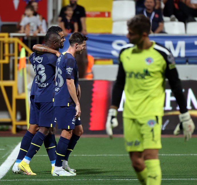 Fenerbahçe, Kasımpaşa'yı gol yağmuruna tuttu - Resim : 4