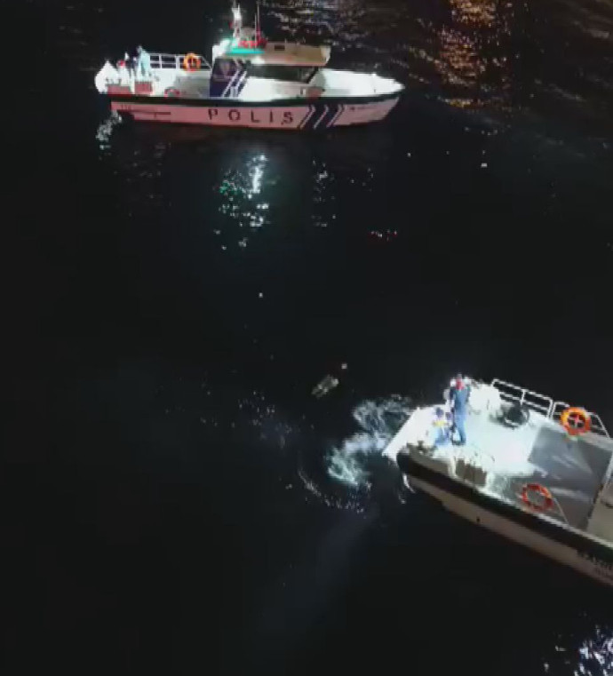 Haliç Metro Köprüsü’nde Hareketli Anlar: 2 Kişi Denize Atladı - Resim : 1