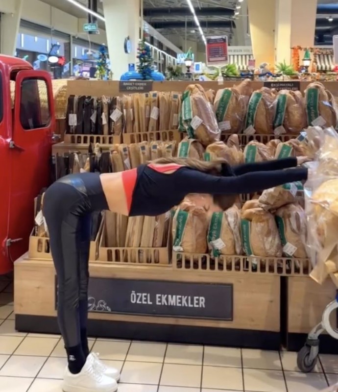Eski manken Ebru Şallı markette pilates yaptı! O görüntülerine takipçilerinden tepki gecikmedi! - Resim: 5