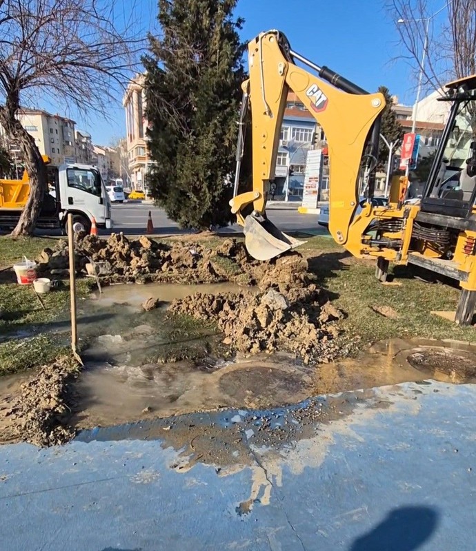 Tekirdağ'da sahile gelip denize bakan korkunç manzarayı gördü. Vatandaşlar denizin değişen rengini hayretle izledi - Resim: 2