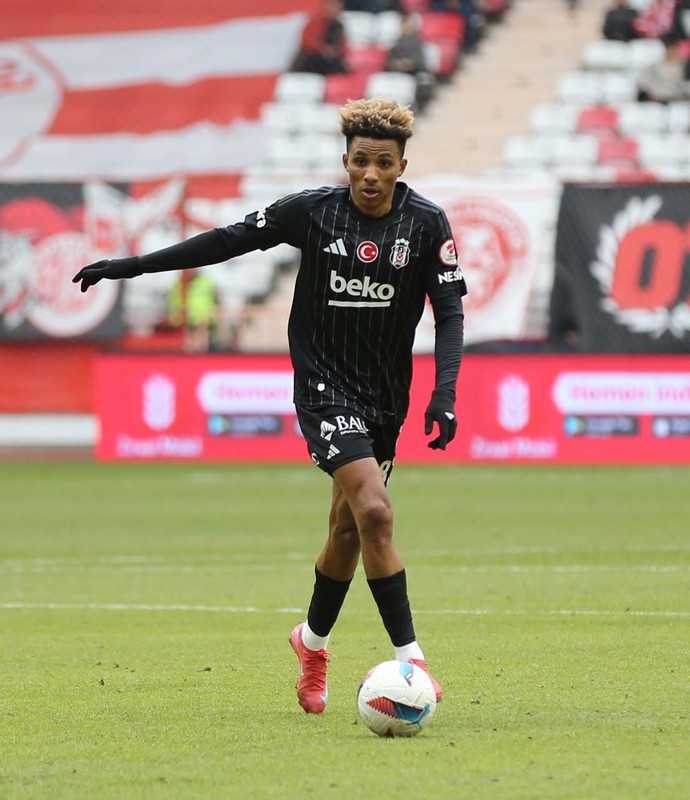 Beşiktaş'ın yıldızına dünya devi talip oldu! Çılgın bonservis talebi ortaya çıktı! Serdal Adalı evet derse bu transfer Beşiktaş tarihine geçecek - Resim: 6