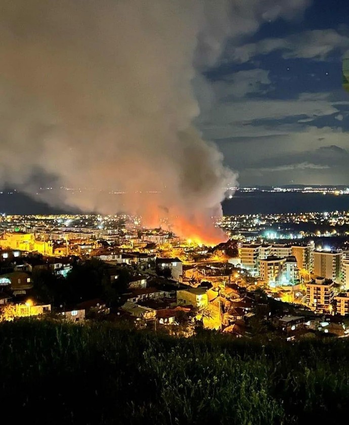 İzmir'de Folkart sitesinde büyük yangın! Bir blok tamamen yandı! Bakan Fahrettin Koca'dan açıklama geldi - Resim : 2