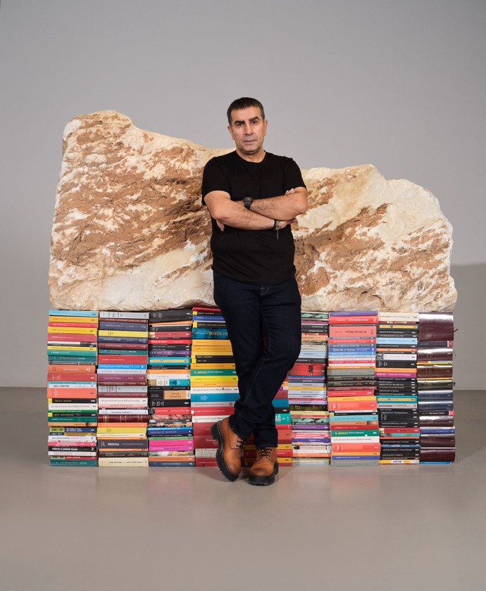 “Çağdaş sanatın gökyüzüne Türkiye’den bir yıldız eklendi!” Ahmet Güneştekin’in “Alfabe Lahitleri” İtalya'nın saygın gazetesi Corriere Della Sera’nın kapağında - Resim : 4
