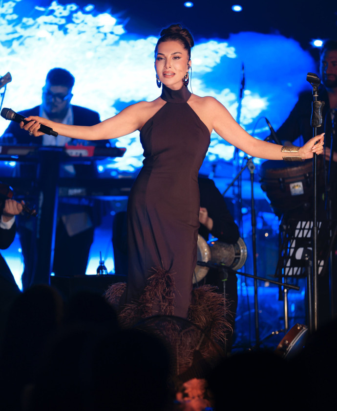 Kayseri'de Ebru Yaşar rüzgarı! Şıklığıyla büyüledi! Performansıyla geceye damga vurdu - Resim : 2