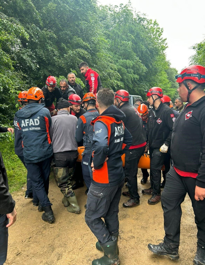 Anne ve oğlundan acı haber geldi! Bayram ziyaretinden dönüyorlardı: ATV’den dere yatağına düştüler - Resim : 1