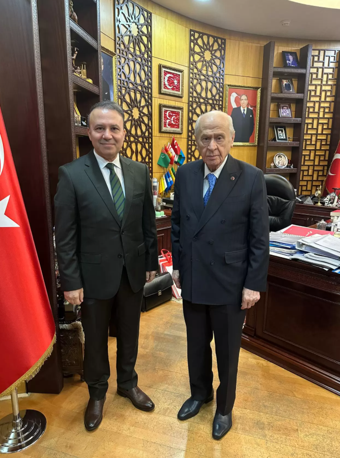 Devlet Bahçeli Özgür Özel’i topa tuttu: Ne Anıtkabir’in bekçisi ne Atatürk’ün mirasçısı olabilir - Resim : 2