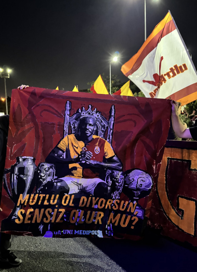 Galatasaray, Osimhen'e kavuştu! Yıldız golcü İstanbul'a geldi - Resim : 1