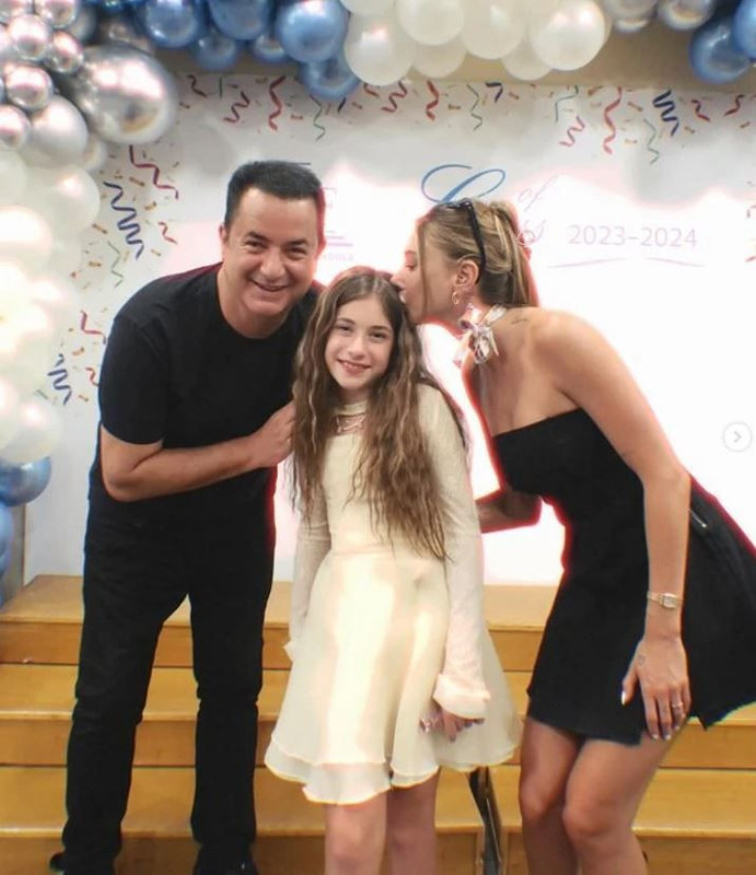 Şeyma Subaşı'ndan ortalığı kasıp kavuran plaj paylaşımı! Bikinili pozlarıyla yürek hoplattı, karın kasları dikkat çekti - Resim: 1