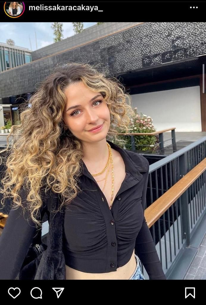 Survivor Batuhan'ın kız kardeşi Melissa Karacakaya güzelliğiyle baş döndürdü! Instagram pozlarını gören dönüp bir daha bakıyor! İşte Batuhan Karacakaya'nın güzel kız kardeşi - Resim: 3