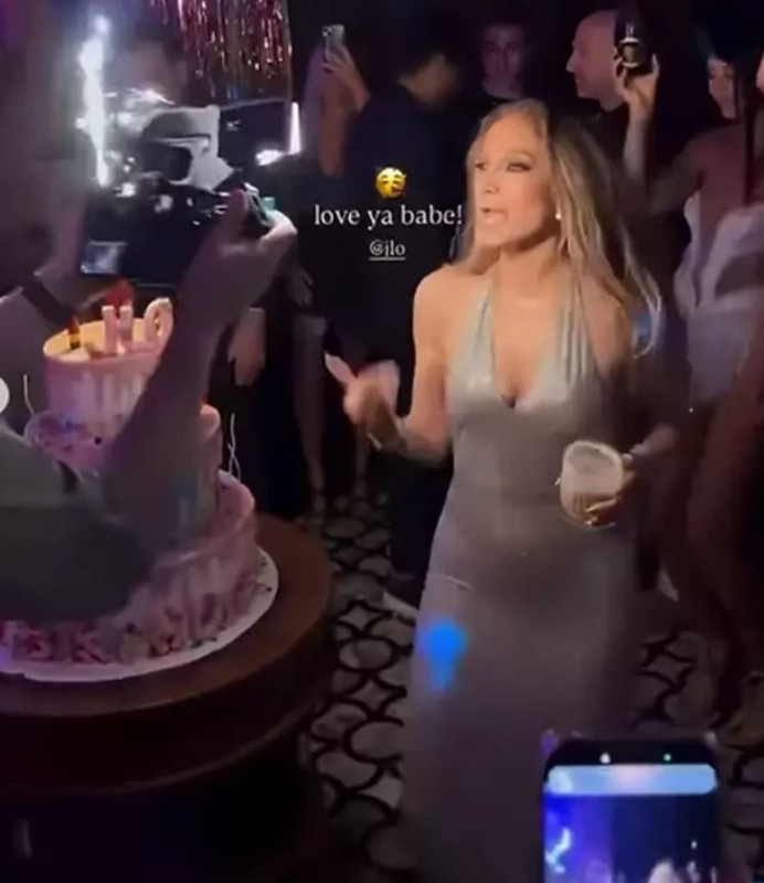 Dünyaca ünlü şarkıcı Jennifer Lopez, 56'ncı yaşını Antalya'da kutladı! Ünlü isimler akın etti - Resim: 5