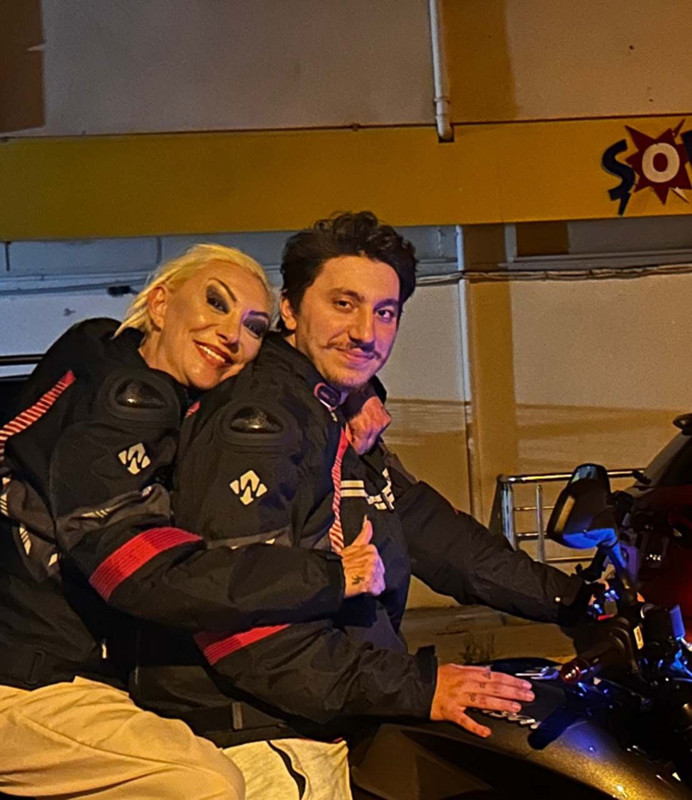 Ölümüyle herkesi üzmüştü! Güllü’nün oğlundan duygulandıran paylaşım! - Resim: 6