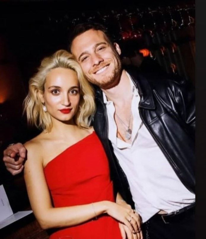 Kerem Bursin aşka geldi! Sevgilisi Selin Yağcıoğlu ile ilk karesini paylaştı - Resim: 2