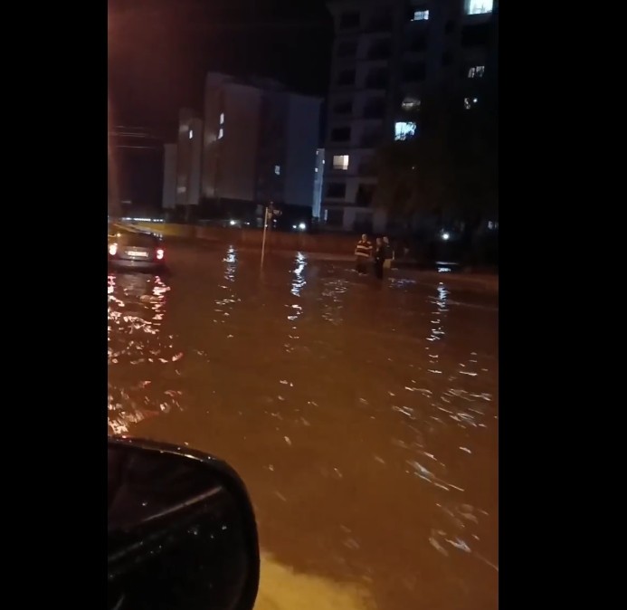 Çorum'da akşam saatlerinde bir anda etkili oldu... 1 saat içinde şehri göle çevirdi - Resim : 2