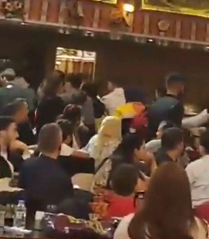 Sahnede fenalaşmıştı! Hakkı Bulut'tan hastane çıkışı ilk görüntü - Resim: 3