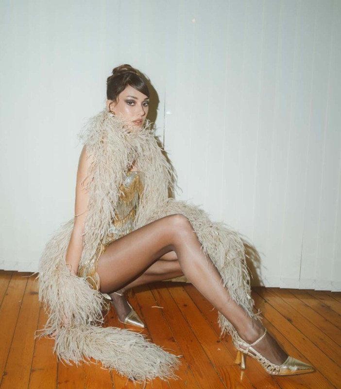 Oscar partisine katıldı! Dilan Çiçek Deniz, transparan elbisesiyle göz kamaştırdı! - Resim: 2