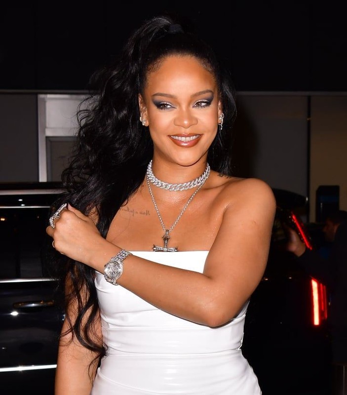 "Vücudumu sergilediğim için pişmanım" demişti! Rihanna'dan iç çamaşırlı pozlar peş peşe geldi! O halleri ortalığı kasıp kavurdu - Resim: 1