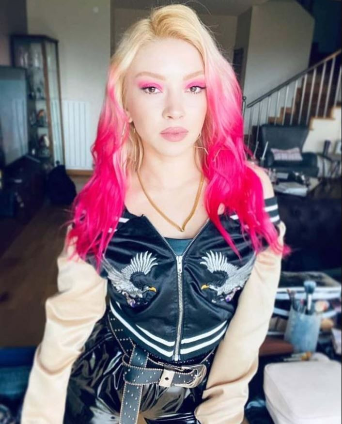 Ece Seçkin'in sütyensiz paylaşımı Instagram'ı salladı - Resim: 2