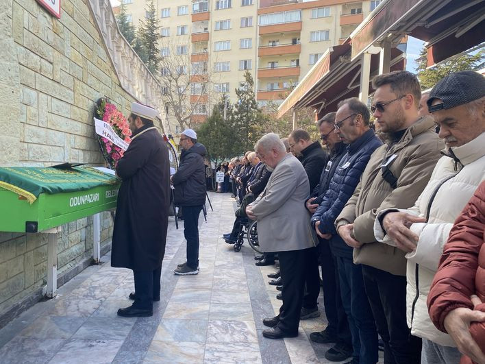 Burcu Özberk'in acı günü! Gözyaşları içerisinde veda etti - Resim: 6