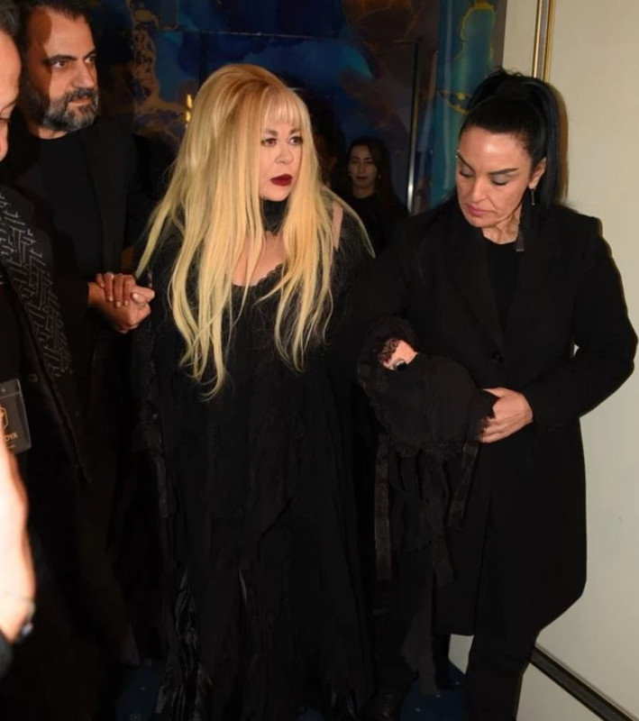 Sağlık sorunlarıyla mücadele ediyordu! Zerrin Özer'in son hali yürek burktu: Desteksiz yürüyemiyor! - Resim: 6