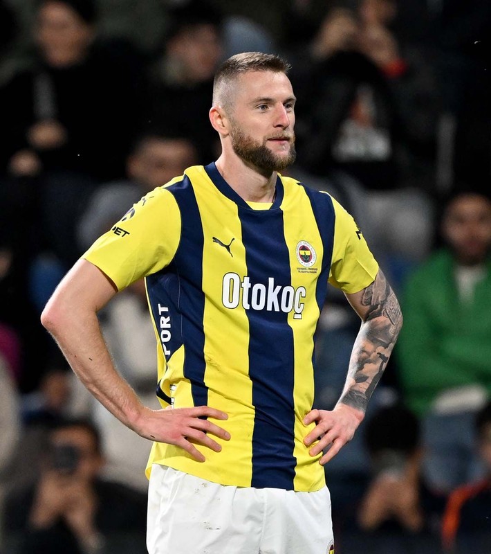 Aziz Yıldırım transferini Ali Koç'a önermişti! Fenerbahçe’de 15 milyon euroluk yıldız döktürdü! Başakşehir maçının en iyisi oldu - Resim: 8