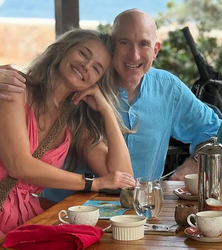 Ünlü model 61. yaşını böyle kutladı! Kırmızı bikinisiyle kamera karşısına geçti: "Bedenim sarkık ama gençliğimden daha güzelim" - Resim: 13