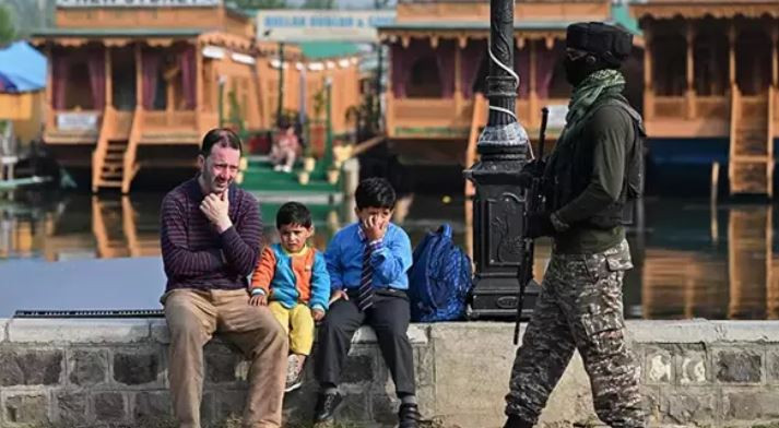 Hindistan'dan Pakistan'a füze saldırısı! Bilanço ağırlaşıyor! Pakistan meydan okudu: 'Kimse hayatta kalamaz' - Resim : 7