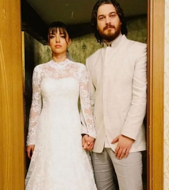 Çağatay Ulusoy'dan sevgilisi Aslıhan Malbora'ya romantik jest! Sevgilisi için sahnede gitar çaldı - Resim: 3