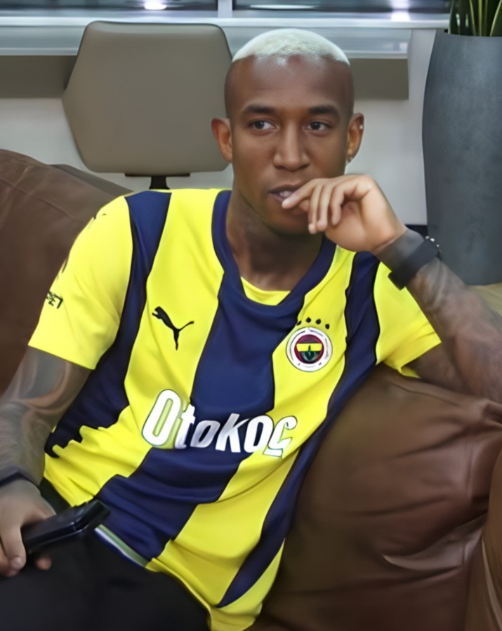 Fenerbahçe yeni yıldızını resmen açıkladı! O oyuncu İstanbul'a geldi - Resim : 3