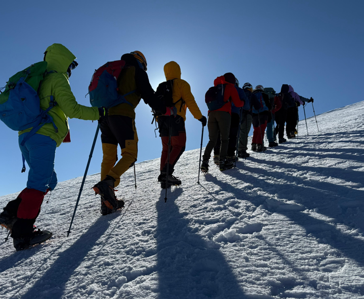 Zorlu şartlara rağmen 19 sporcu, Türkiye’nin en yüksek noktasına ulaştı - Resim: 2