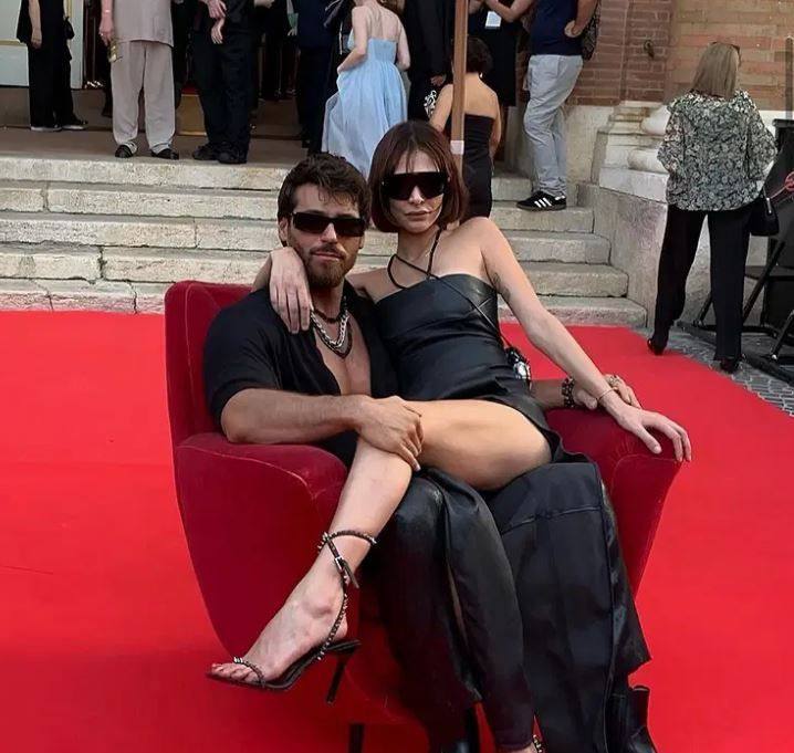 Sevgilisini Romanya'da yalnız bırakmadı! Can Yaman ve Sara Bluma'dan romantik pozlar geldi - Resim: 2