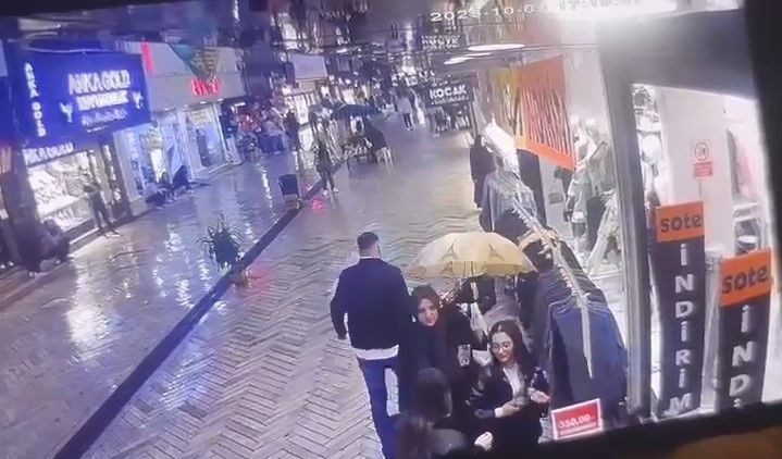 Kocaeli'de tepki çeken görüntü! Etek giyen üniversite öğrencisine saldırı: Kendini böyle savundu - Resim: 1