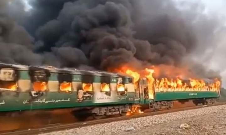 İşte Pakistan'daki tren yangından kareler - Resim: 3