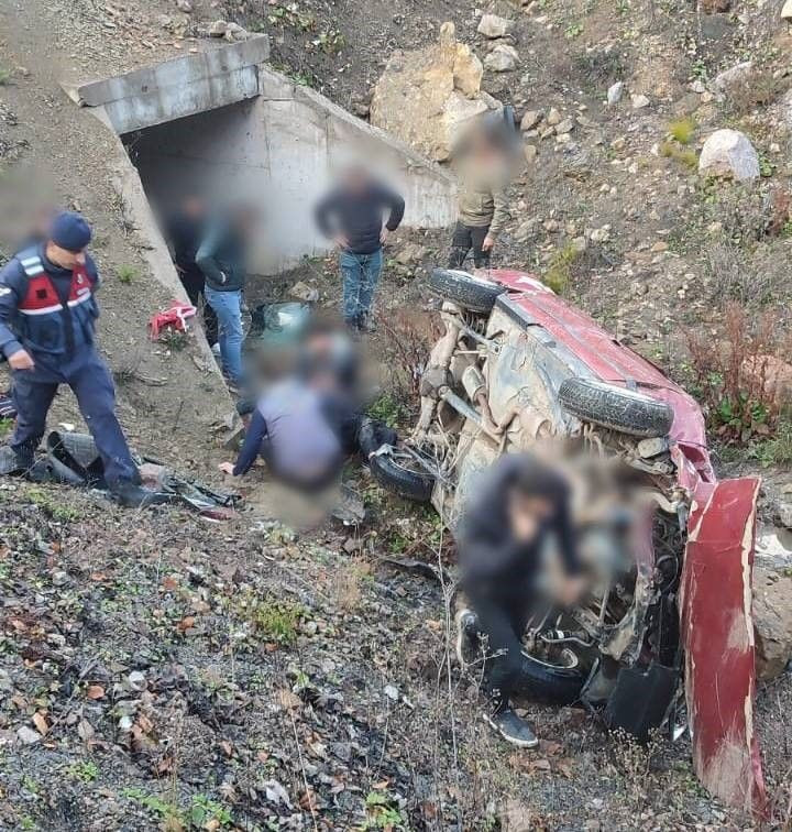 Kontrolden çıkan otomobil uçuruma yuvarlandı: 1 ölü - Resim: 2