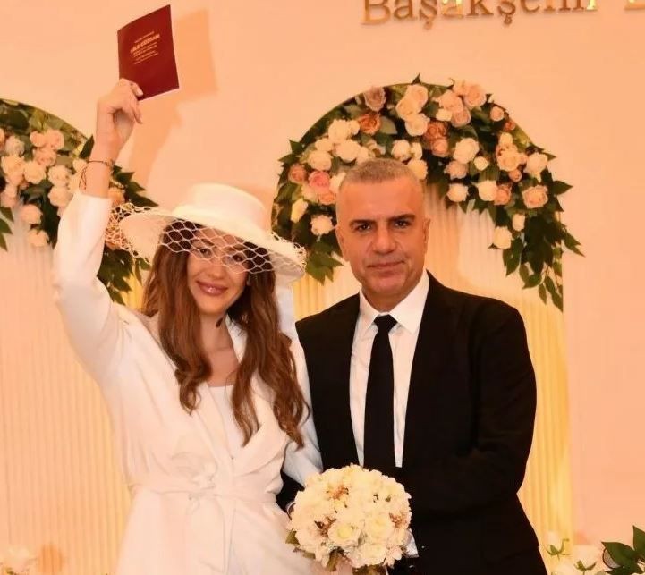 Aralarındaki yaş farkı gündem olmuştu! Ünlü türkücü Berdan Mardini ve Dilara Dilay'dan büyük sürpriz! İlk kare geldi - Resim: 5
