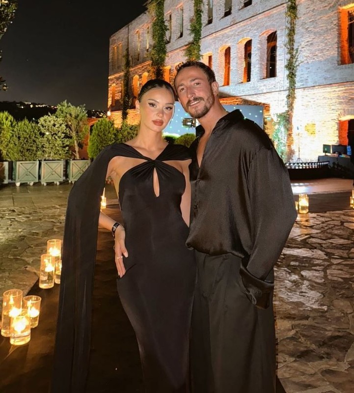 Survivor'ın eski yarışmacısı Berkan Karabulut'tan romantik teklif! Sevgilisine Paris sokaklarında evlenme teklifi etti - Resim: 3