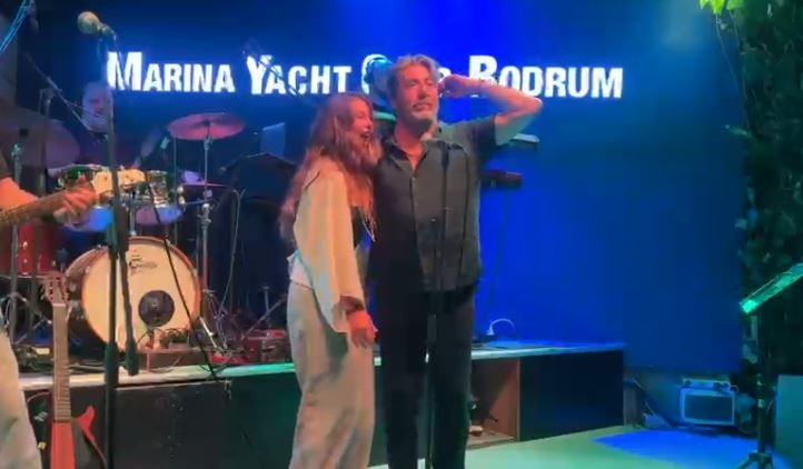 Emre Kınay'ın kızı Duru sesiyle büyüledi: Sahne performansı büyük beğeni topladı - Resim : 2