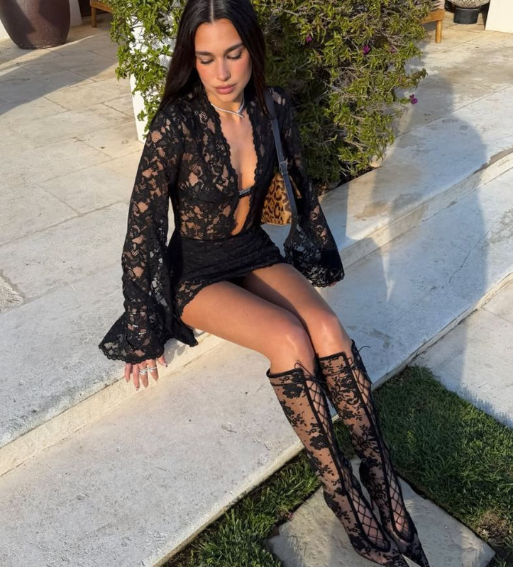 Dua Lipa'dan cesur tatil paylaşımı: Bikinili kareleri sosyal medyayı salladı - Resim: 7