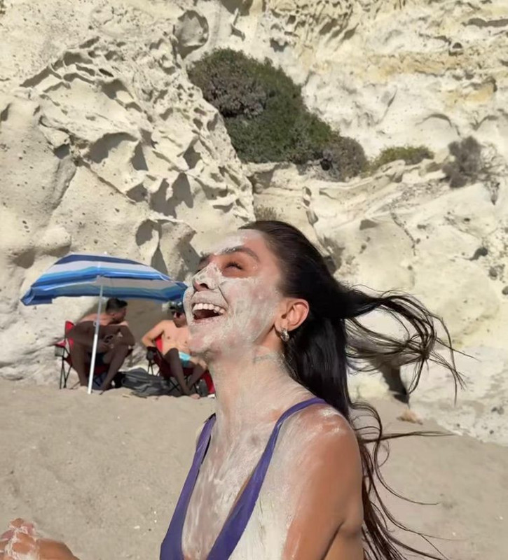 Şarkıcı Aybüke Albere'den yaza veda paylaşımı! Bikinili pozlarıyla sosyal medyayı salladı - Resim: 3