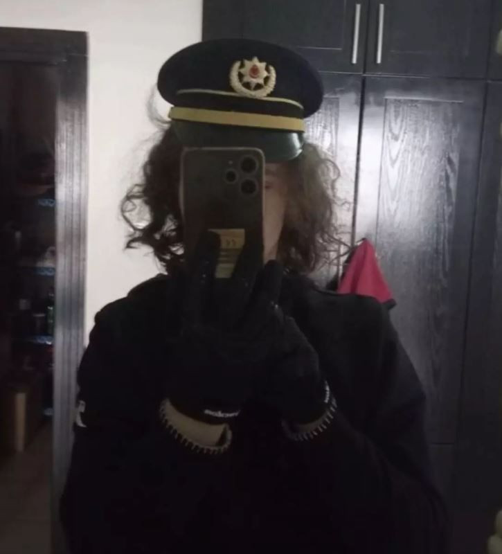 Dehşet anlarının öncesi... Okul saldırısının katiline ait yeni görüntüler: Polis kıyafeti, silahlar... - Resim: 3