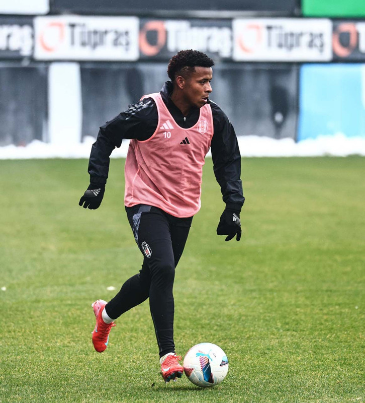 Beşiktaş’ın 5.7 milyon euroluk yıldızı gemileri yaktı! Takımdan gitmek istiyor! - Resim: 4