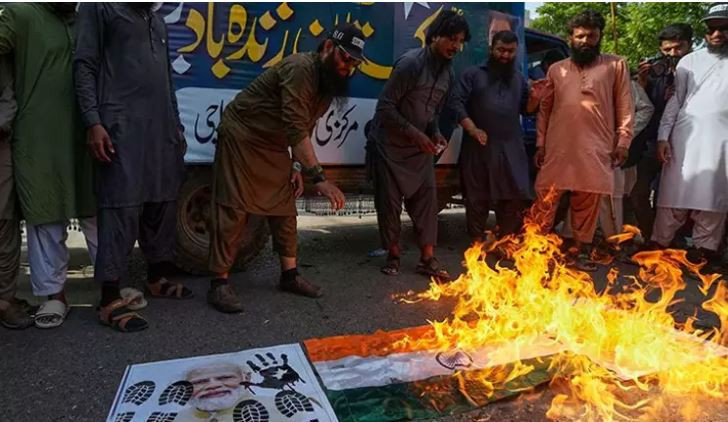 Hindistan'dan Pakistan'a füze saldırısı! Bilanço ağırlaşıyor! Pakistan meydan okudu: 'Kimse hayatta kalamaz' - Resim : 1