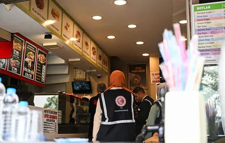 “Sınırsız çay” vaadi pahalıya patladı! Ticaret Bakanlığı affetmedi: Yanıltıcı reklamlara milyonluk ceza - Resim : 1