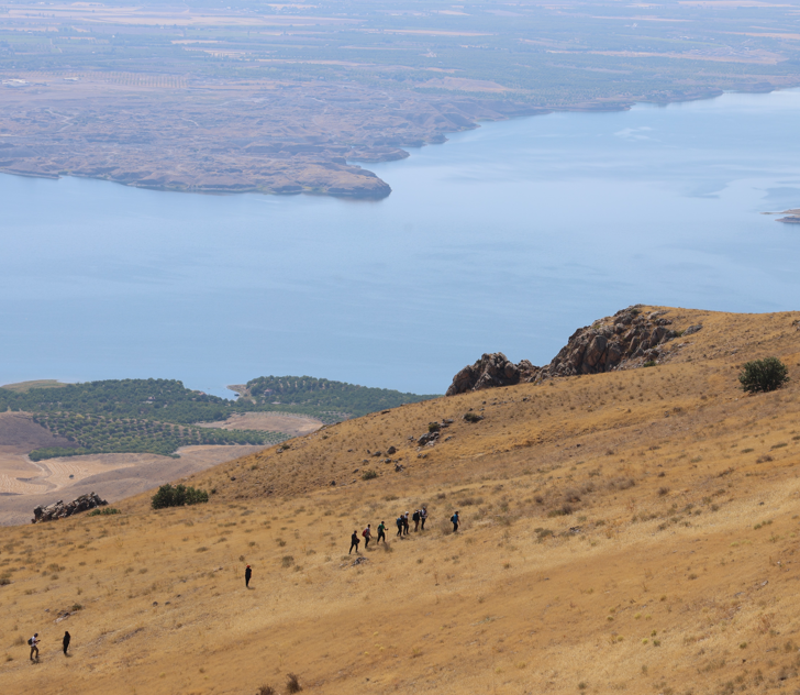Elazığ’da Muşar Dağı zirvesinde bin yıllık Mor Ahron Manastırı keşfedil! Tüm ihtişamıyla doğa tutkunlarını ağırlıyor - Resim: 11