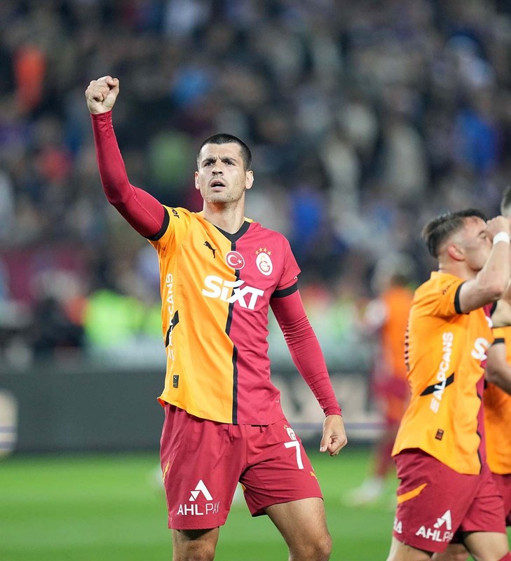 Galatasaray ile ipleri kopardı! Cimbom transfer için kararını verdi! 5 milyon euro verilirse yollar ayrılacak - Resim: 4