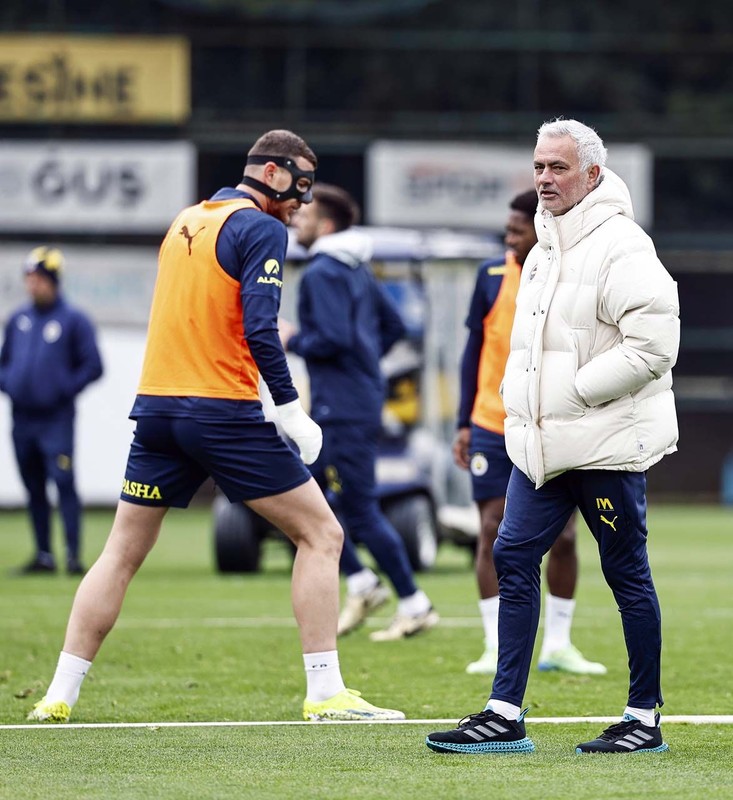 İtalyanlar duyurdu! Transfer harekatı başlıyor! Fenerbahçe, Mourinho’nun 6 milyon euroluk prensi için masaya oturacak - Resim: 3